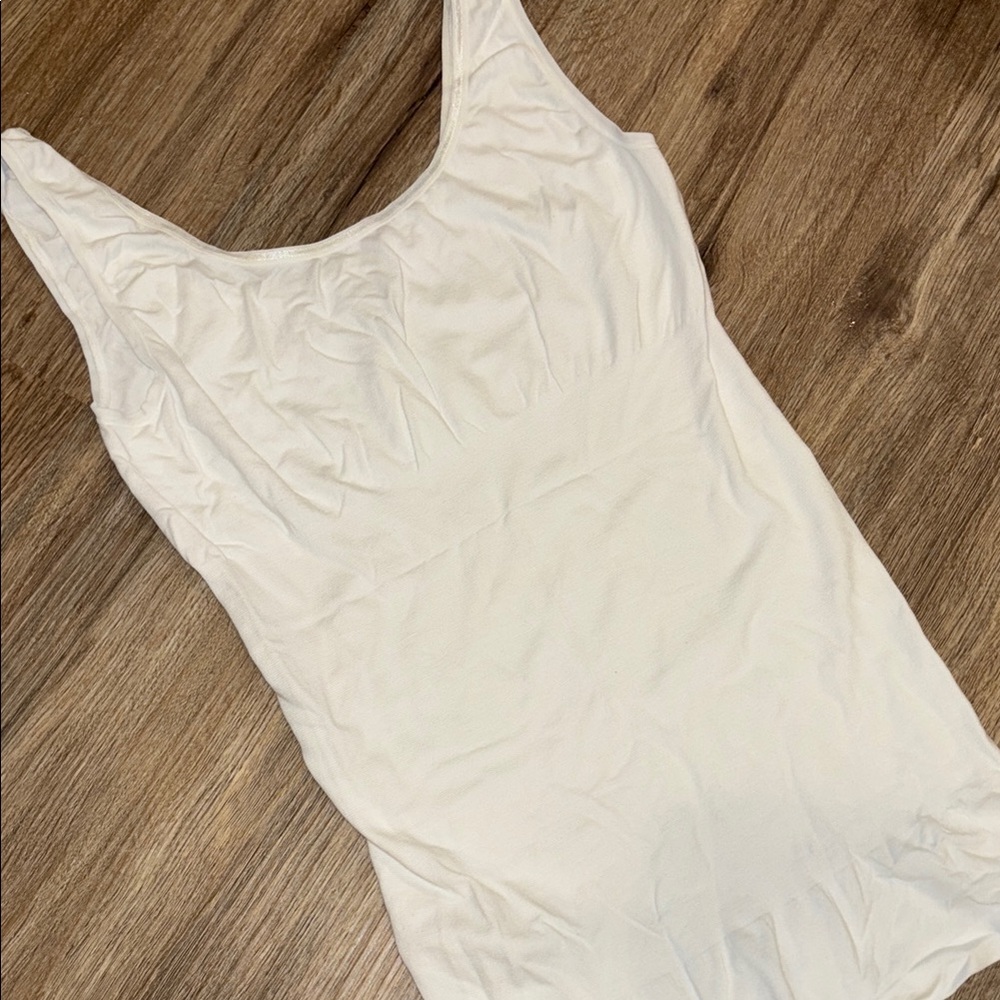 Fitted White Sleeveless Tank Top